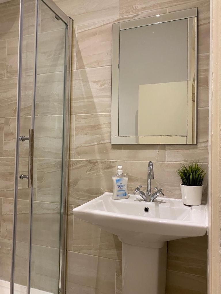 Lovely Private Rooms In Camden, Central Londres Exterior foto
